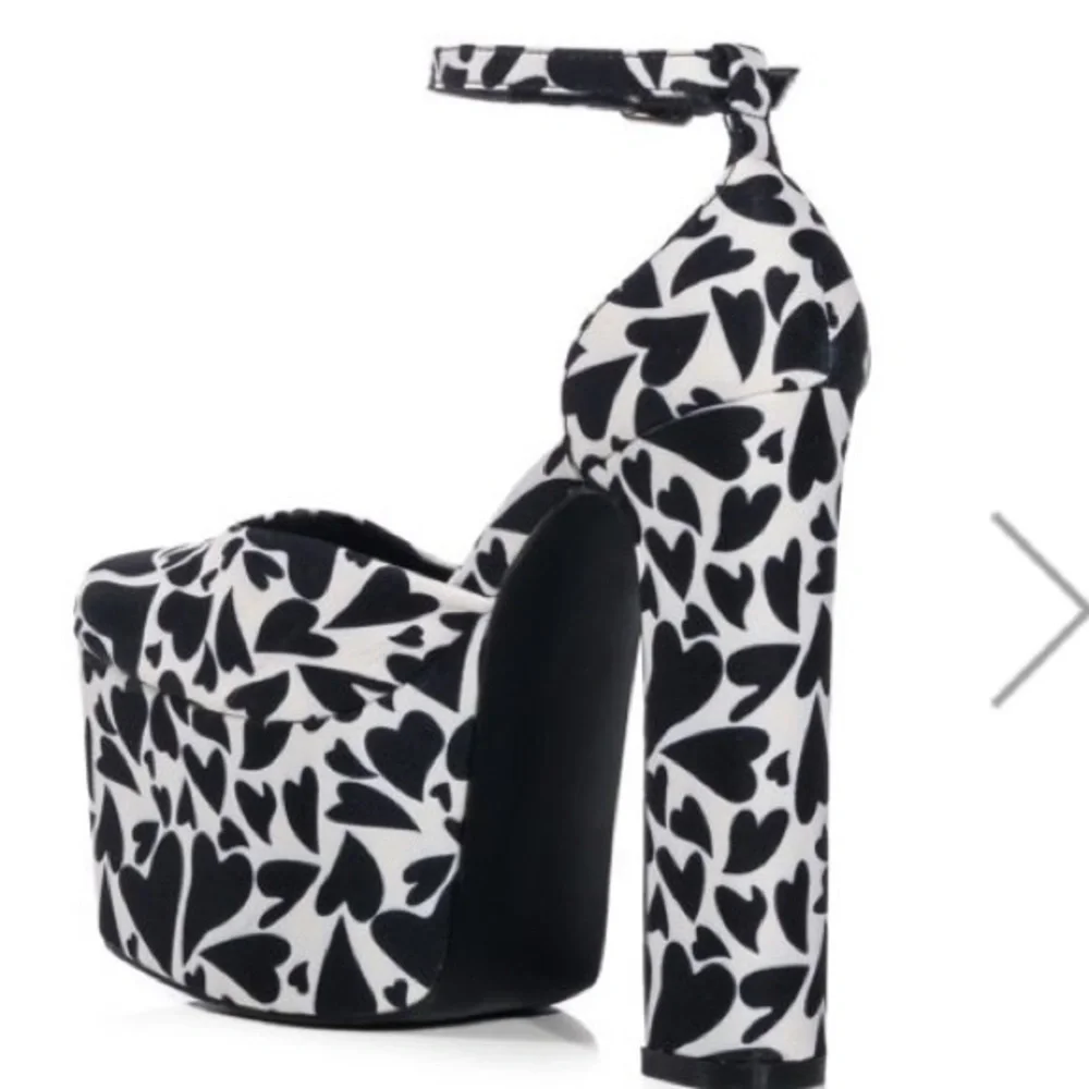 Valentines PLATFORM heels canvas. Little hearts. Sandals ankle straps.